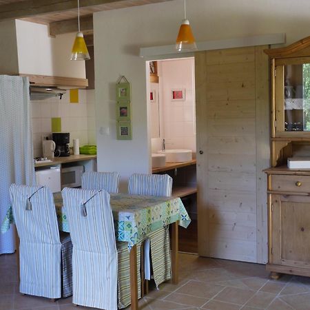 Bed and Breakfast Les Jardins De Lumiere Brusque Екстер'єр фото