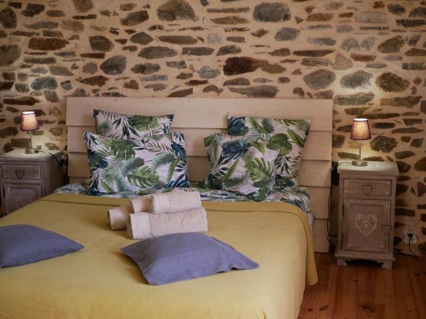 Bed and Breakfast Les Jardins De Lumiere Brusque Екстер'єр фото