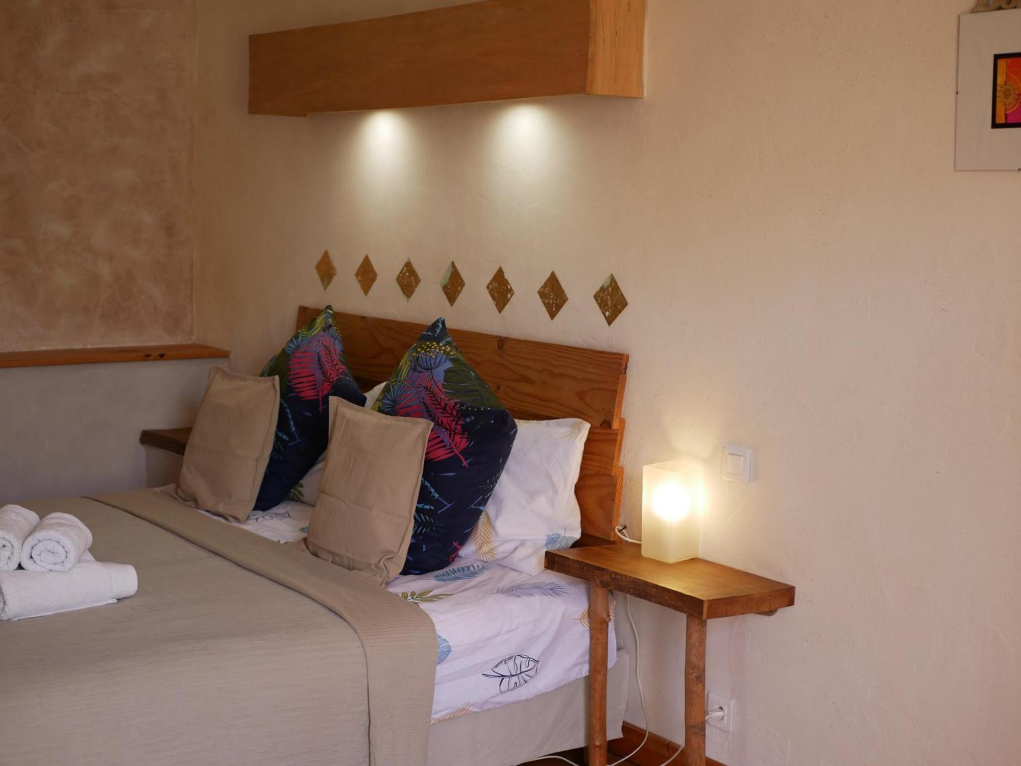 Bed and Breakfast Les Jardins De Lumiere Brusque Екстер'єр фото
