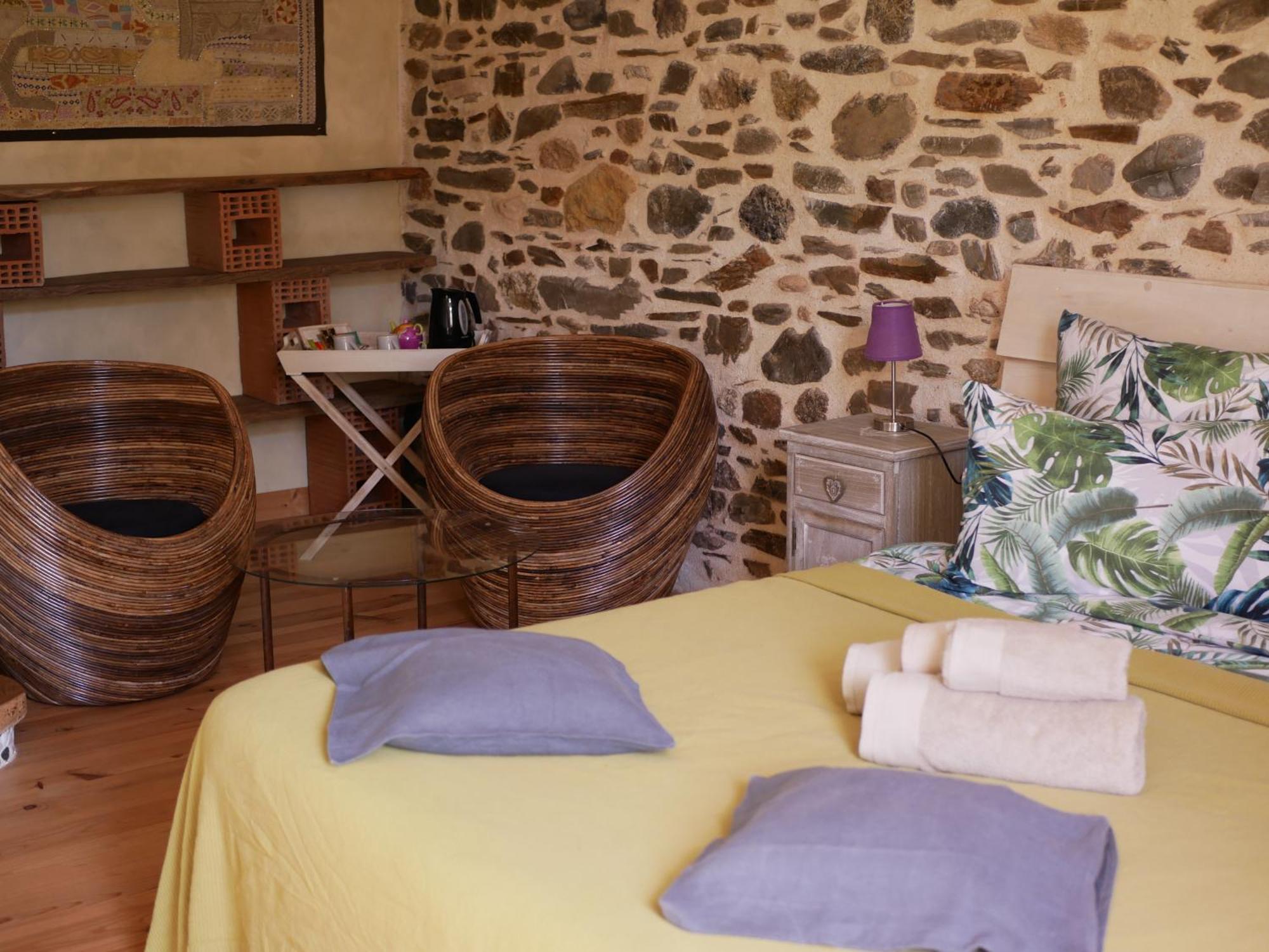 Bed and Breakfast Les Jardins De Lumiere Brusque Екстер'єр фото