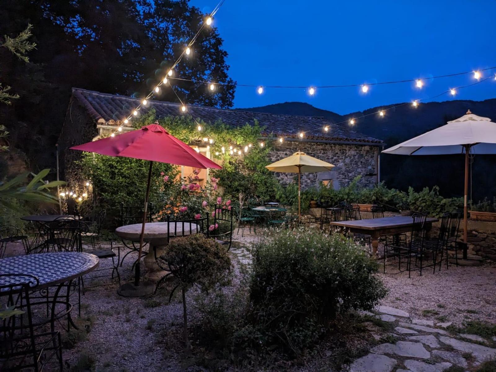Bed and Breakfast Les Jardins De Lumiere Brusque Екстер'єр фото