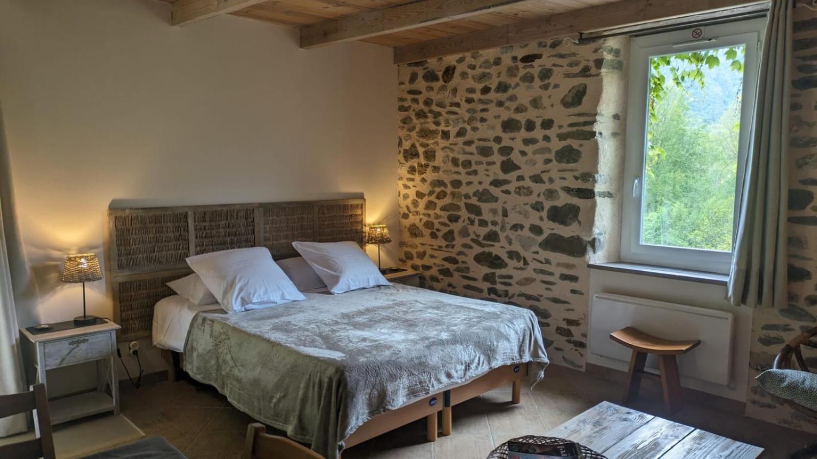 Bed and Breakfast Les Jardins De Lumiere Brusque Екстер'єр фото