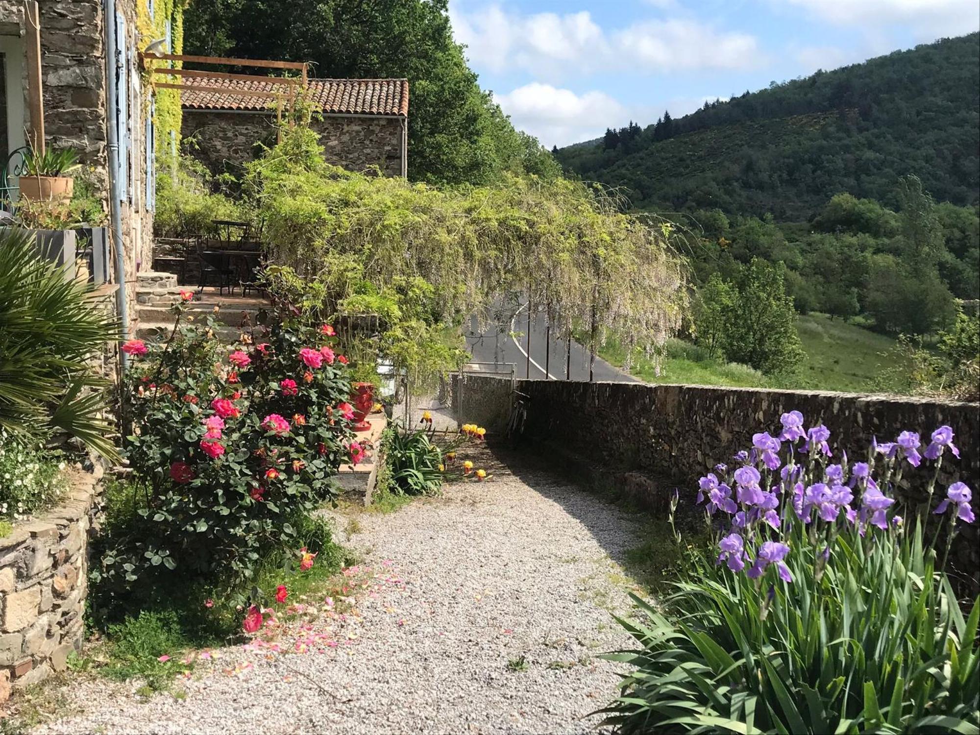 Bed and Breakfast Les Jardins De Lumiere Brusque Екстер'єр фото
