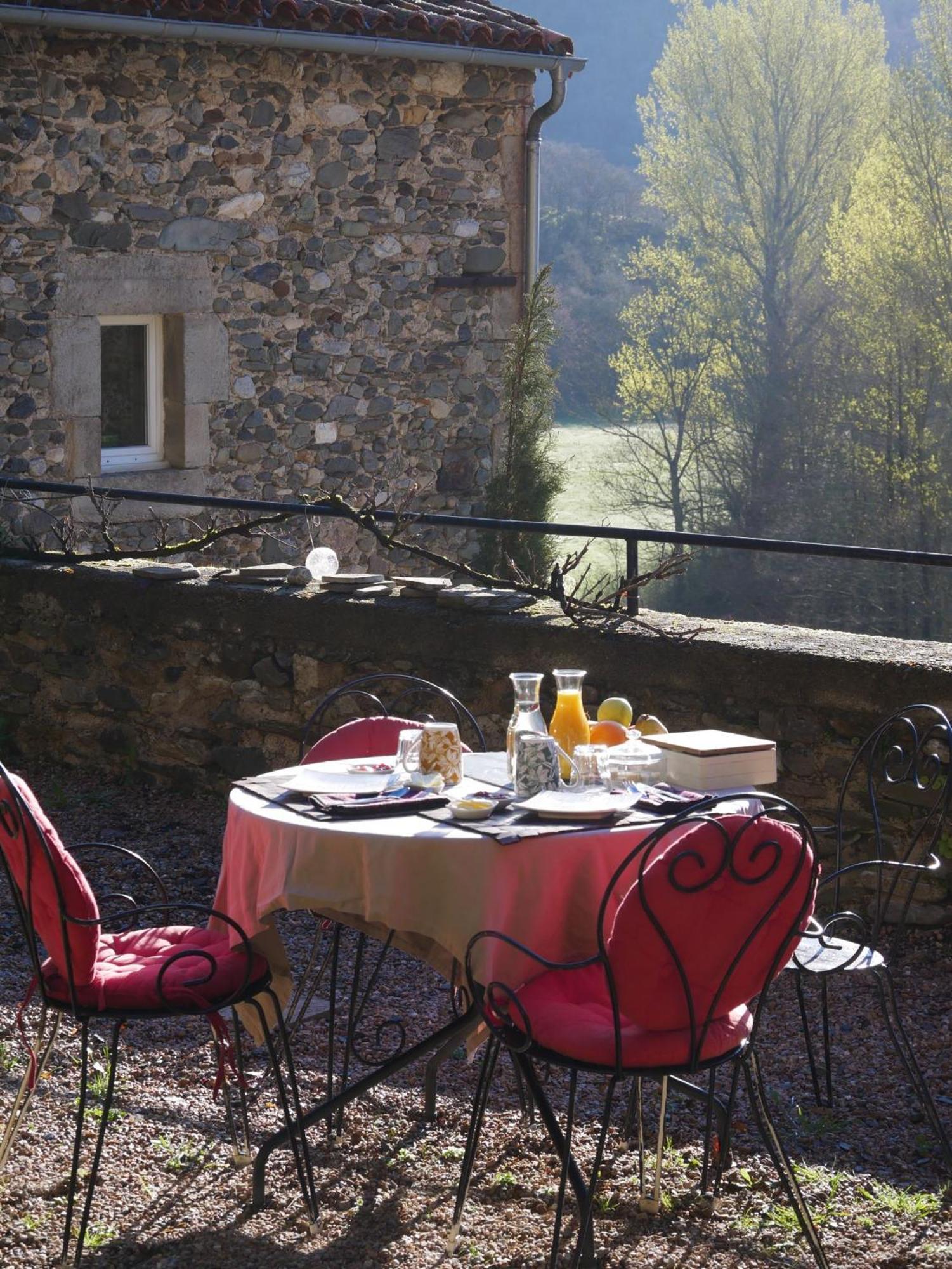 Bed and Breakfast Les Jardins De Lumiere Brusque Екстер'єр фото